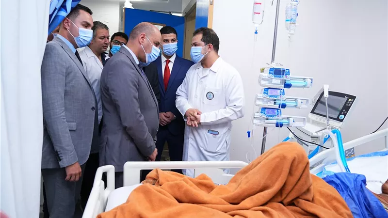 وزير العمل يتابع مصابي حادث الدواويس ويعلن سرعة صرف التعويضات المستحقة