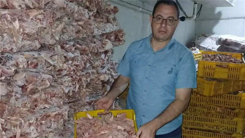 ضبط 28 طن لحوم وأغذية فاسدة و36 ألف زجاجة مشروبات طاقة مجهولة المصدر بالجيزة