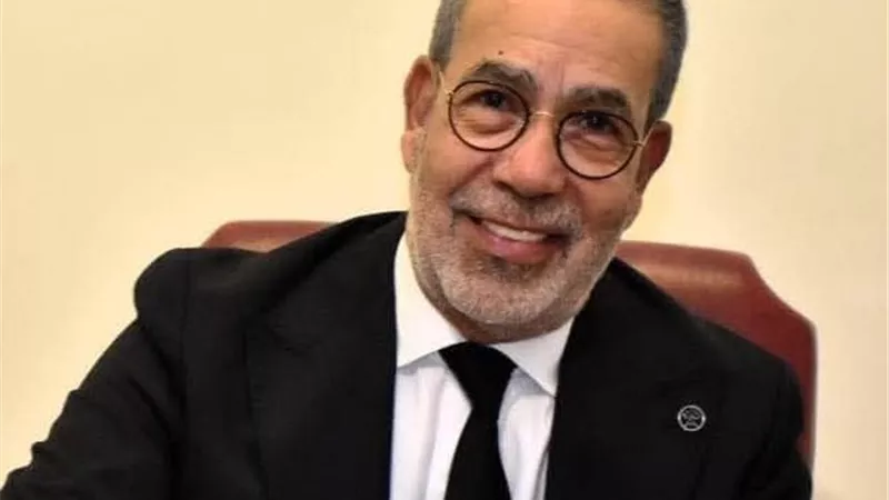 مدحت العدل: لو قالوا عايزين حق أداء علني لـ الكومبارس أنا أول واحد هدفع