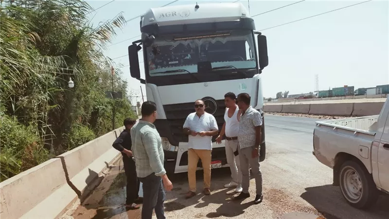 بالصور.. حملة بيئية بالفيوم لضبط مخالفات غسيل السيارات على طريق أسيوط الغربي