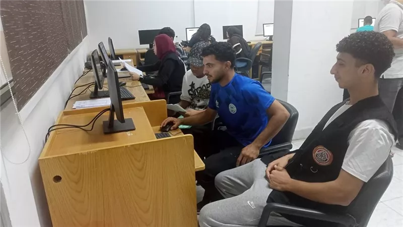  لليوم الرابع.. جامعة قناة السويس تواصل استقبال طلاب المرحلة الثانية للتنسيق الإلكتروني