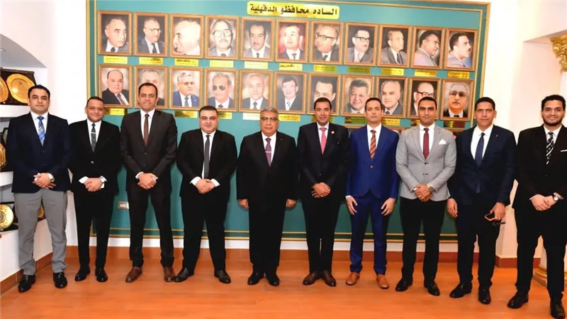 محافظ الدقهلية يلتقي أعضاء مجلس إدارة نادي قضاة المنصورة 