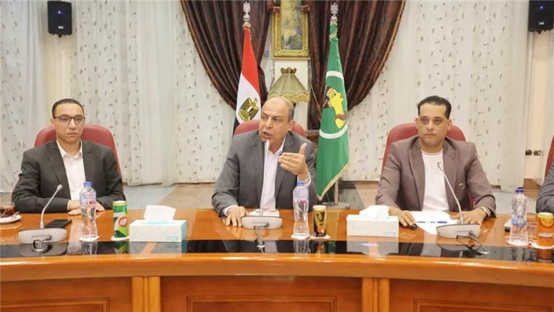 محافظ المنيا يبحث مع نواب البرلمان أبرز قضايا ومطالب المواطنين