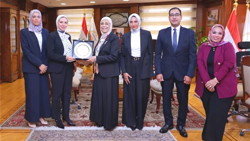 تعاون جديد بين القضاء والجامعة.. رئيسة النيابة الإدارية تستقبل عميدة كلية القانون بالجامعة المصرية الصينية