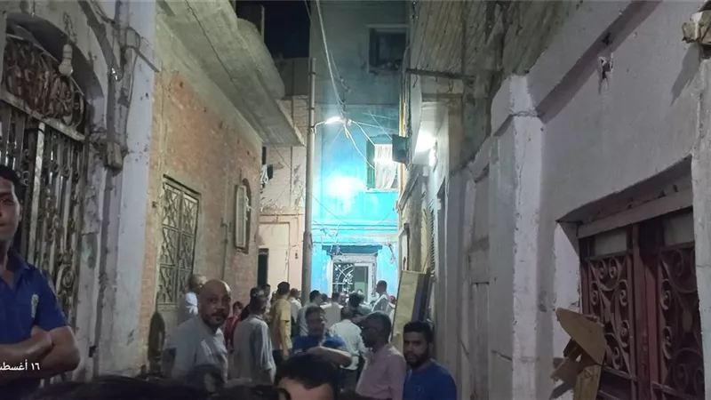 بالصور.. مصرع طفل وإصابة شقيقه في انهيار منزل بسوهاج