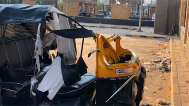 إصابة سائق توك توك إثر سقوط جزء من سور الدائري عليه بالمريوطية