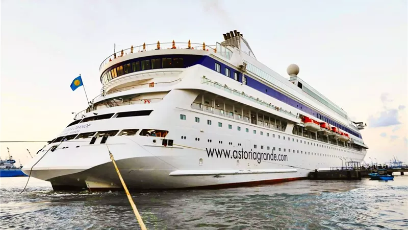 على متنها 414 راكبًا.. ميناء غرب بورسعيد يستقبل السفينة السياحية ASTORIA GRANDE