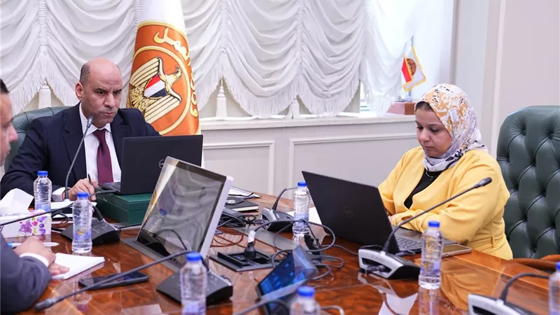 وزير العمل يتابع إجراءات تأسيس المنظمات النقابية ويشدد على إزالة العقبات