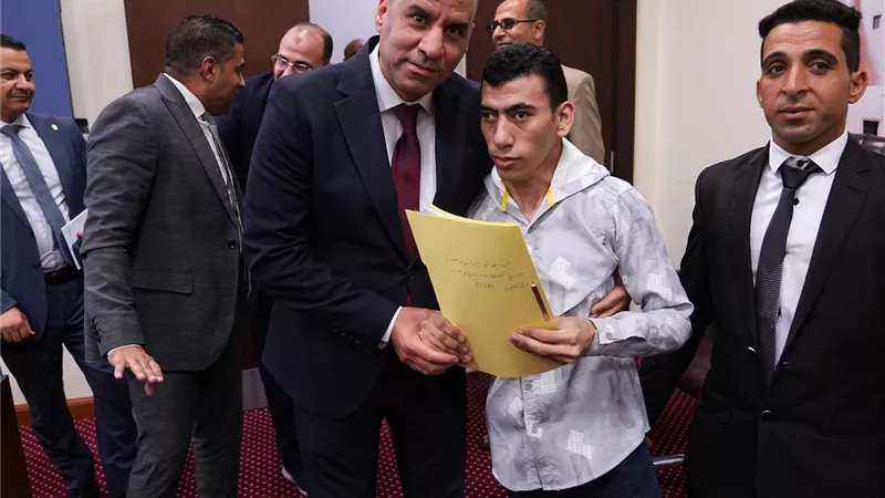 وزير العمل يسلم عقود عمل جديدة لذوي الهمم ويطلق برنامجًا لتدريب 325 شابًا