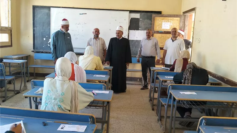 في يومها الثاني.. رئيس منطقة الإسماعيلية الأزهرية يتفقد لجان الدور الثاني