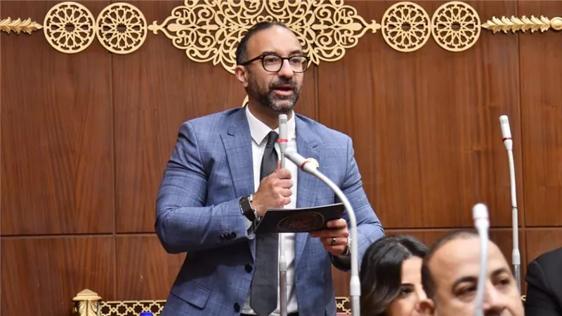 ليه يرجع من بره؟ الحمامصي يقترح حلف محمد صلاح اليمين أمام المحكمة عبر الفيديو كونفرانس