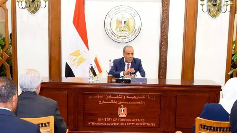 وزير الخارجية يجتمع مع قيادات قطاع التعاون الدولي بالوزارة