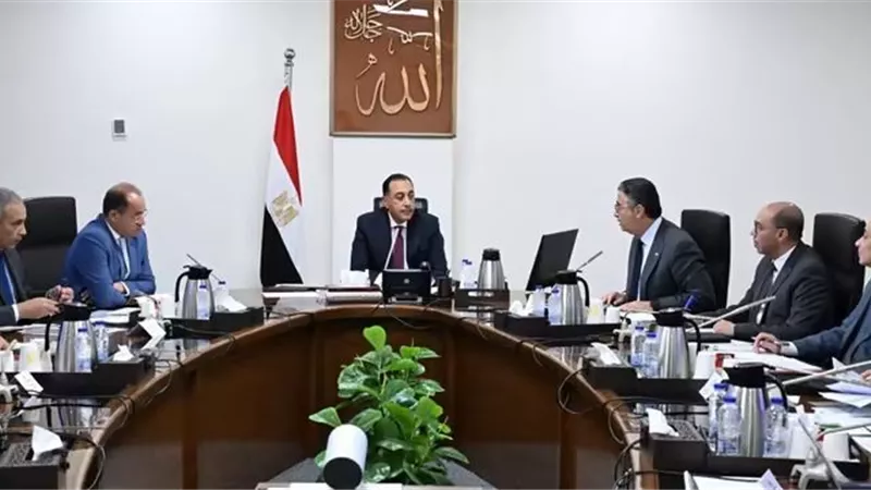 رئيس الوزراء يستعرض الإجراءات التنفيذية لفض التشابكات المالية بين المالية وهيئة السلع التموينية