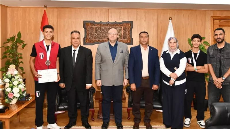 محافظ الفيوم يكرم أبطال العالم في ألعاب القوى للشباب