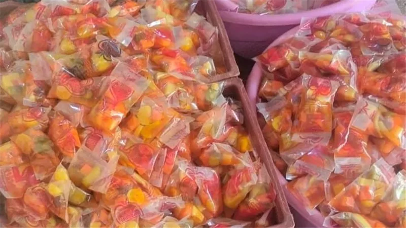 ضبط 2450 كجم صودا كاوية ومصنع مخللات غير مرخص في الفيوم