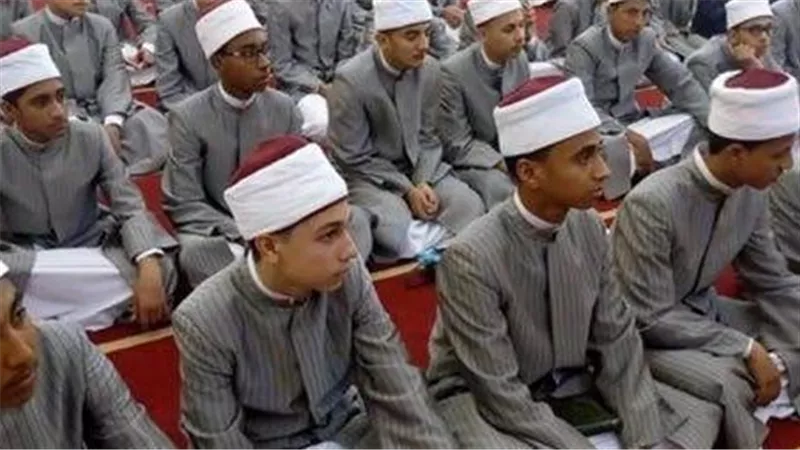 مطالب تشريعية عاجلة لتجريم ارتداء الزي الأزهري لغير المتخصصين وضبط الهوية الدعوية