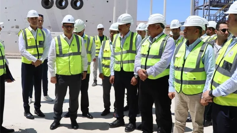 وزير العمل ومحافظ مطروح  يتفقدان مشروع المحطة النووية بالضبعة