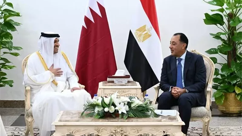 رئيس الوزراء يستقبل نظيره القطري لبحث سبل تعزيز التعاون المشترك في المجالات المختلفة