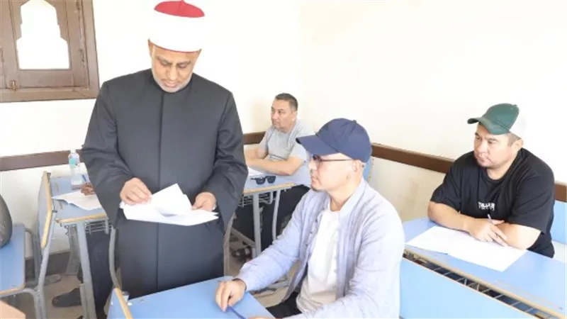 رئيس قطاع المعاهد الأزهرية يتفقد امتحانات الدور الثاني ويشدد على انضباط اللجان وراحة الطلاب