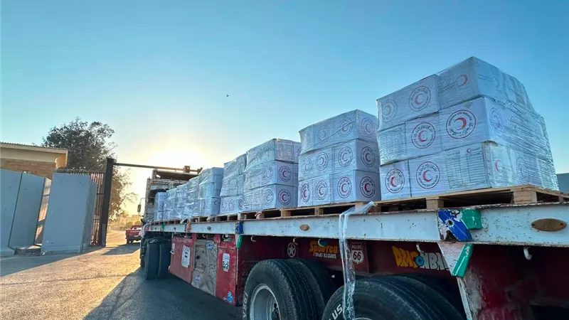 الهلال الأحمر المصري يطلق قافلة زاد العزة 261 بحمولة تتجاوز 3 آلاف طن من المساعدات