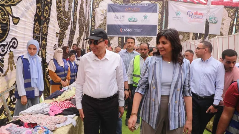 لخدمة أكثر من 40 ألف مواطن.. محافظ المنيا ونبيلة مكرم يتفقدان قافلة «إيد واحدة» بإدقاق المسك