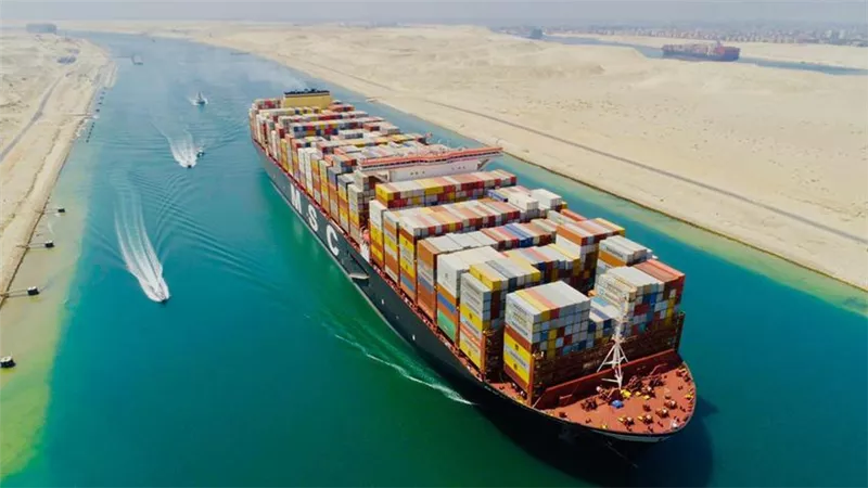عودة خدمات «ميرسك» عبر قناة السويس.. سفينتان تعبران القناة اليوم