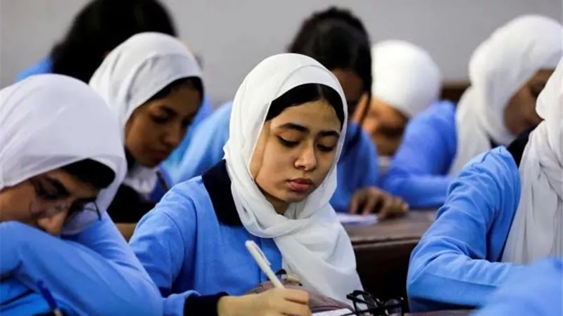 أسئلة برلمانية ساخنة حول البكالوريا المصرية.. محسب يطالب بكشف جاهزية المدارس