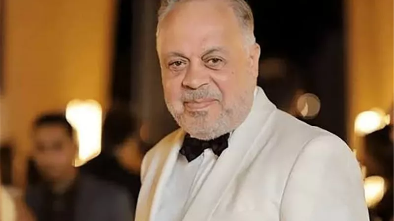 أشرف زكي يتقدم ببلاغين للنائب العام ضد حسابين على فيسبوك بسبب الإساءة للفنانين