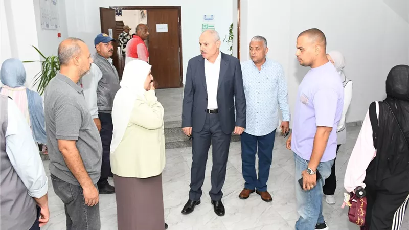 جولة مفاجئة لرئيس جامعة قناة السويس بمكتب التنسيق لمتابعة الطلاب