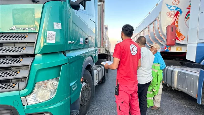 الهلال الأحمر يواصل دعم غزة بقافلة «زاد العزة».. أكثر من 3 آلاف طن مساعدات جديدة