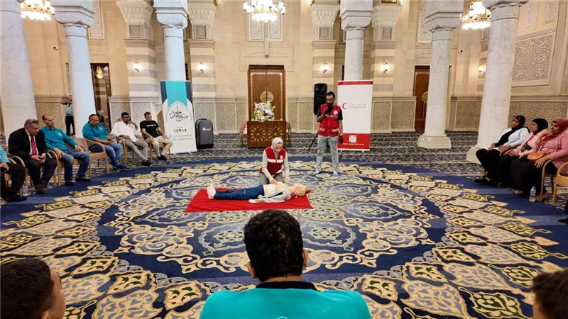 الهلال الأحمر يرفع جاهزية العاملين بمسجد السيدة زينب للتعامل مع الطوارئ