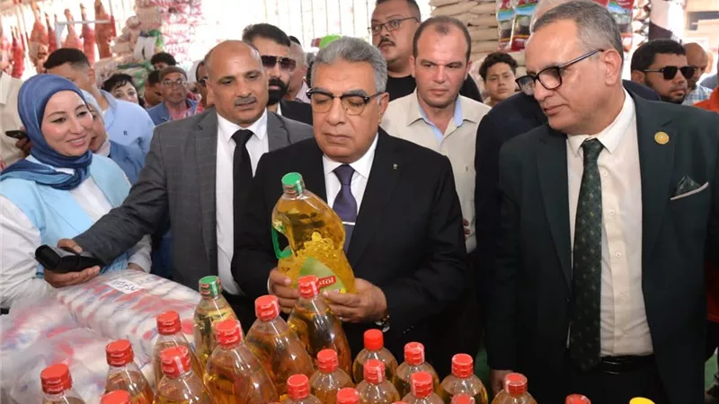 محافظ الدقهلية يفتتح معرض السلع الغذائية بميت غمر ويؤكد استمرار دعم المواطنين