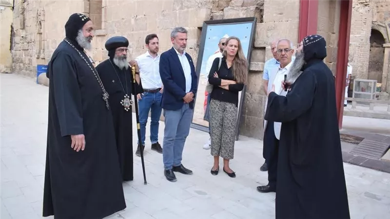 الدير الأبيض الأثري بسوهاج يستقبل عددًا السفراء وقيادات الكنائس
