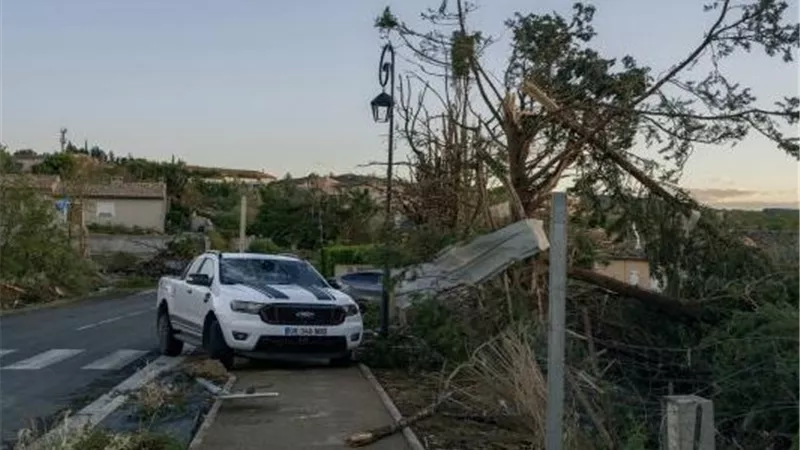 إعصار يضرب جنوب غربي فرنسا ويصيب 41 شخصا ويدمر مئات المنازل
