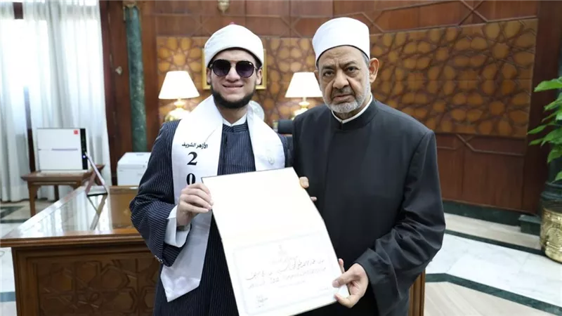 شيخ الأزهر لأوائل الثانوية الأزهرية: تفوقكم أمانة وعليكم مسؤولية مواصلة النجاح وخدمة وطنكم ودينكم