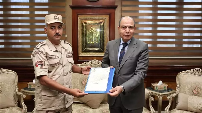 محافظ المنيا يستقبل المستشار العسكري الجديد للمحافظة
