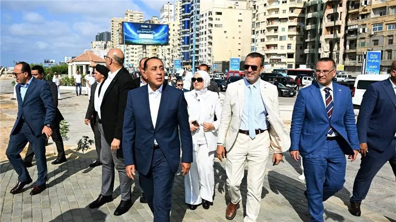 رئيس الوزراء يتفقد مشروع تطوير كورنيش الإسكندرية