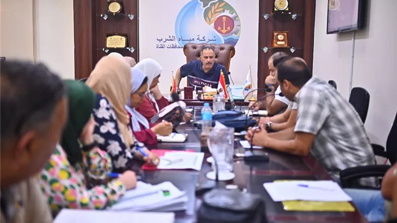 رئيس مياه القناة يتابع الموقف التنفيذي للأعمال المتأخرة بمشروعات السويس