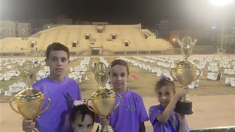 إنجاز عائلي مشرف.. 3 أشقاء يحصدون المركز الأول في دكتور ماث ويجمعون بين التفوق والأخلاق وخدمة المجتمع