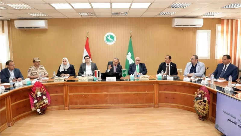 تعرف على قرارات محافظ الشرقية وأبرز الملفات التي ناقشها خلال اجتماع المجلس التنفيذي