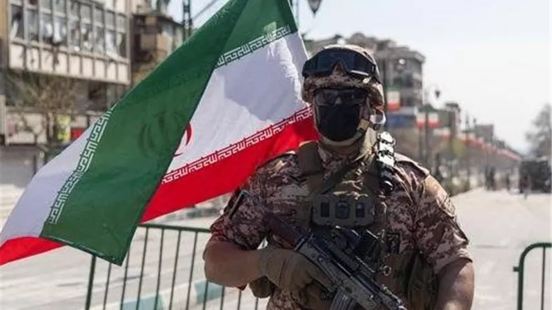 «مكافأة ضخمة لمن يأسر أو يسحق جنديًا».. إيران تجهز خطتها لمواجهة الغزو البري الأمريكي 