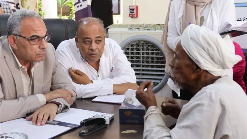 اللواء نبيل السيد حسب الله محافظ الإسماعيلية:  بابي مفتوح للجميع 