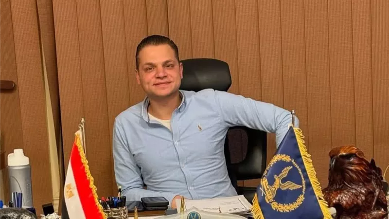 مطاردة انتهت بالسقوط.. مباحث مركز طهطا تطيح بمتهمين بحوزتهما حشيش وأسلحة