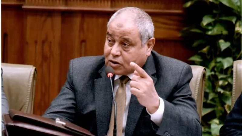 «خرب بيوت الناس».. النائب إبراهيم نظير يكشف أسباب تعديل قانون فصل الموظفين| خاص