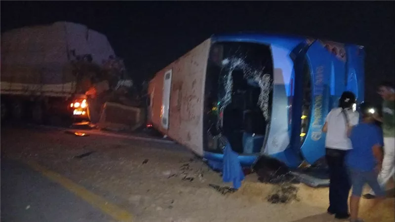 مأساة على محور الضبعة.. ارتفاع ضحايا حادث تصادم أتوبيس بـ«تريلا» 