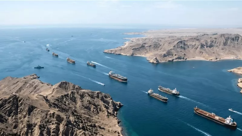 أدنى مستوى خلال 10 أيام.. تراجع حاد في حركة الشحن عبر مضيق هرمز