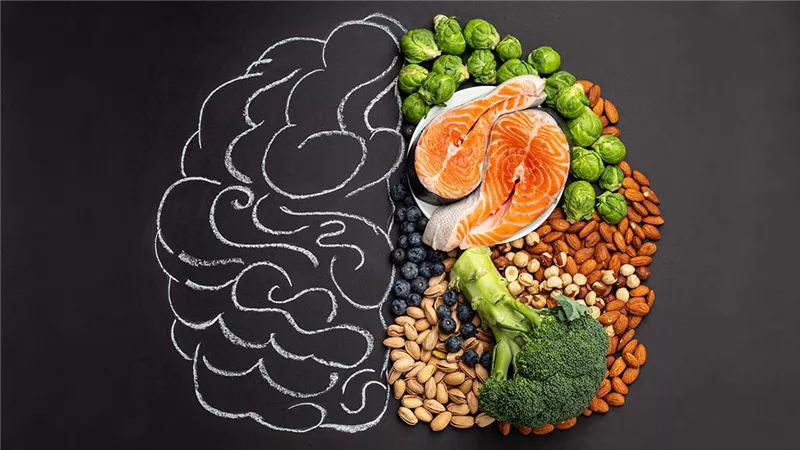 أطعمة صديقة للدماغ.. 9 اختيارات غذائية تدعم الذاكرة والوظائف العقلية
