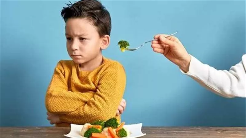  طفلك يرفض الطعام.. أسباب خفية وراء ضعف الشهية وحلول عملية