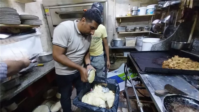 غلق 129 منشأة وتحرير 716 محضرًا متنوعًا و319 إنذارًا للمحال في الإسكندرية 