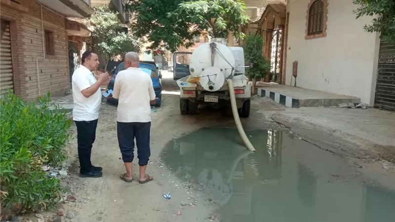 بعد شكاوى المواطنين.. رفع تراكمات المياه بمنطقة «أرض الجمعيات» في الإسماعيلية 